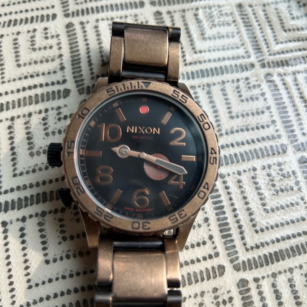 Nixon antique copper 51-30  tide. No extra links , no original box or papers.